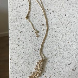 Long leaf necklace